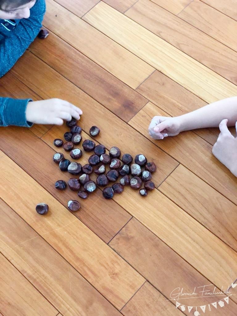 kastanienspiel-mit-wuerfel-glorreiche-familienkueche