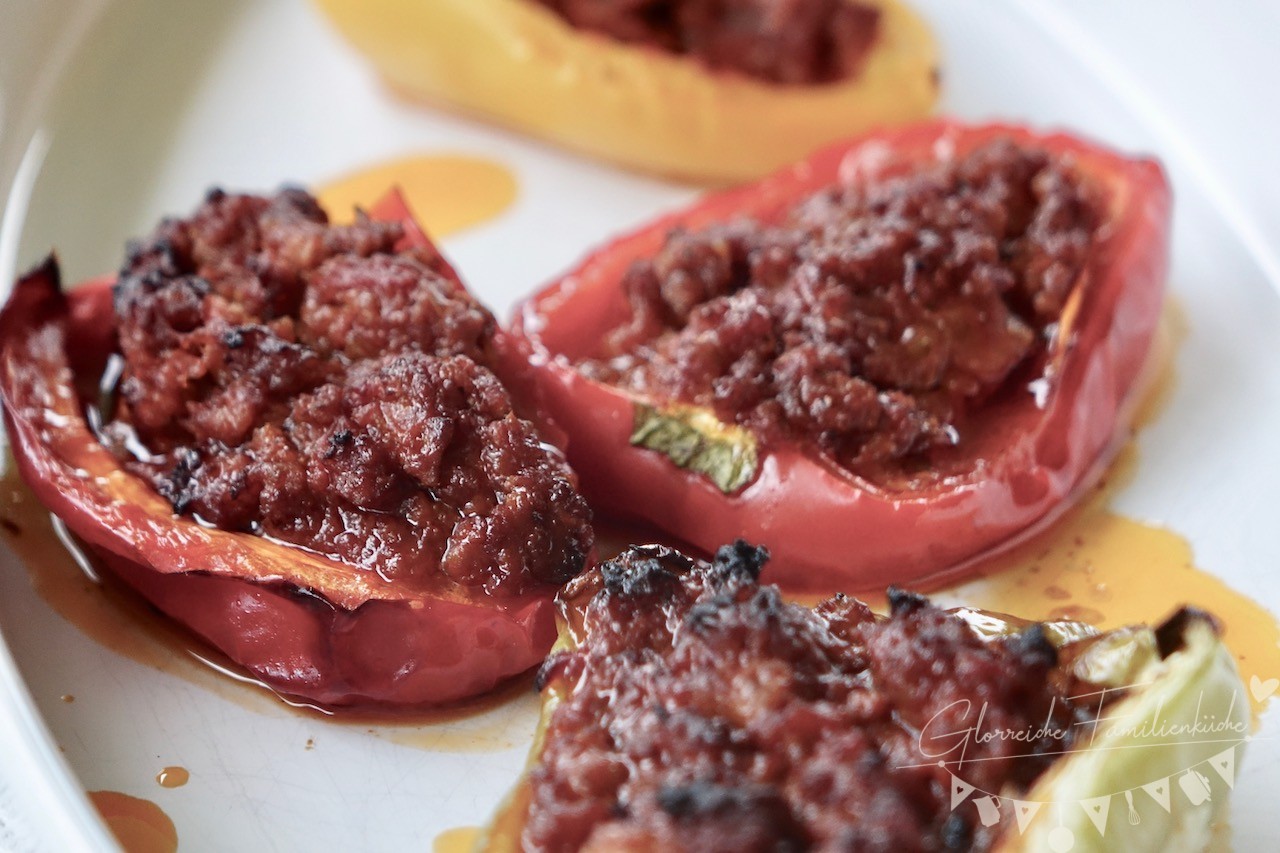Gefüllte Paprika mediterraner Art Gericht Glorreiche Familienküche