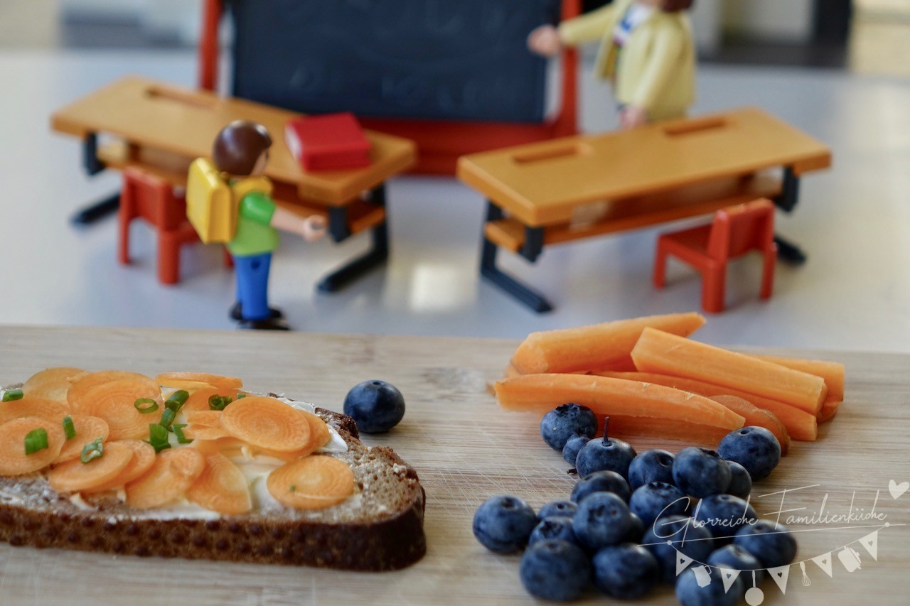 Jause Butterbrot mit Karotten und Heidelbeeren Glorreiche Familienküche