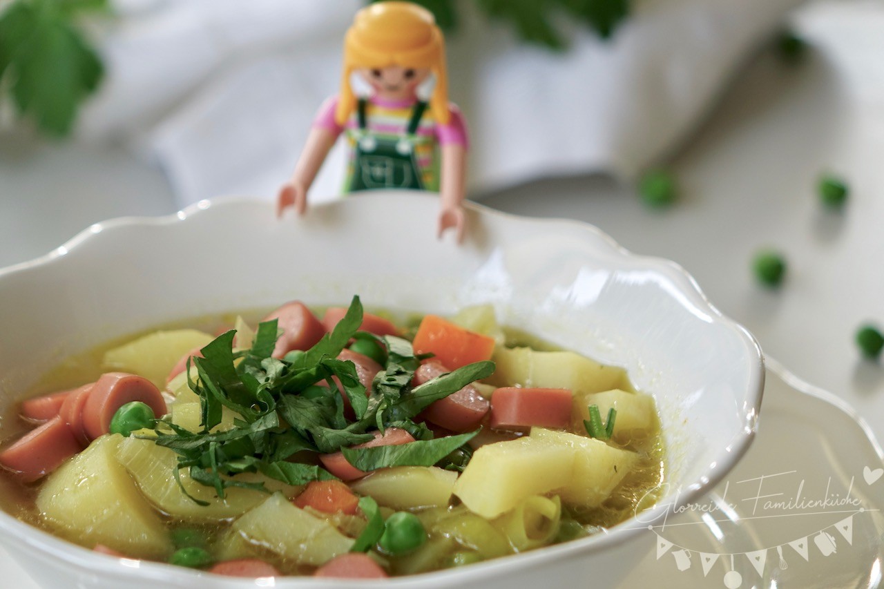 Kartoffelsuppe mit Würstel Gericht Glorreiche Familienküche